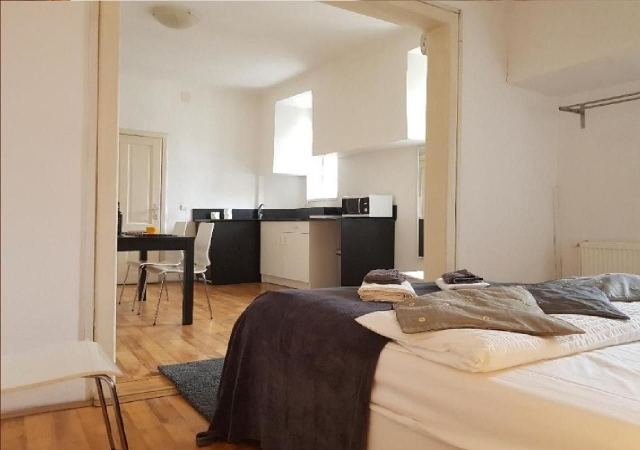 Гостевой дом Contemporary Apartment Бухарест-15