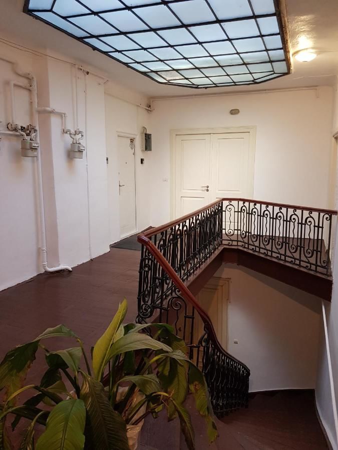 Гостевой дом Contemporary Apartment Бухарест-25