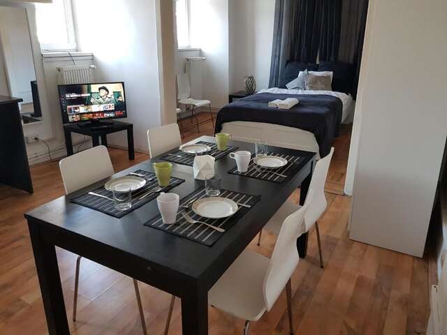 Гостевой дом Contemporary Apartment Бухарест-40