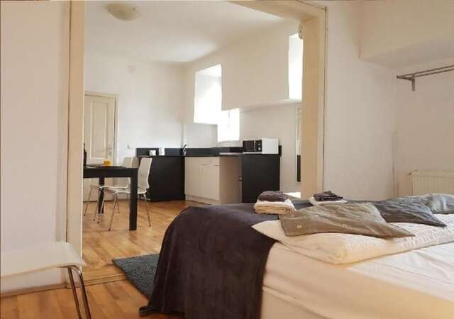 Гостевой дом Contemporary Apartment Бухарест-41