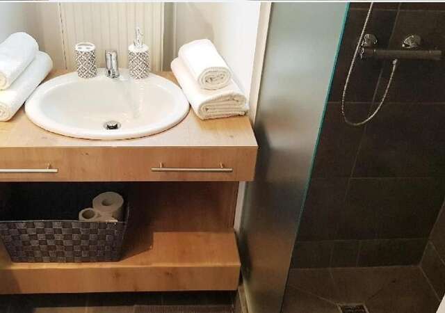 Гостевой дом Contemporary Apartment Бухарест-50